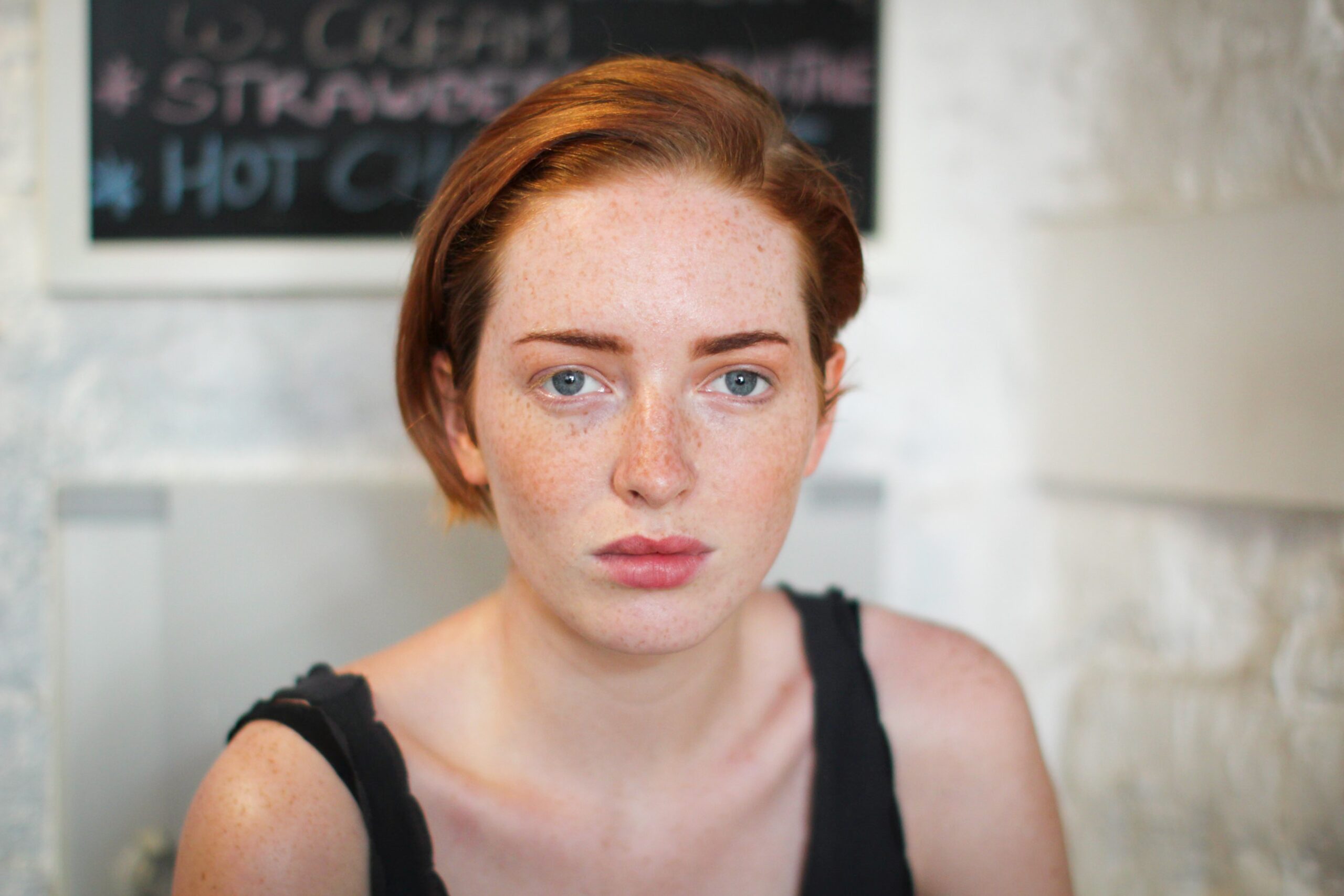 jonge vrouw met burn-out of pots