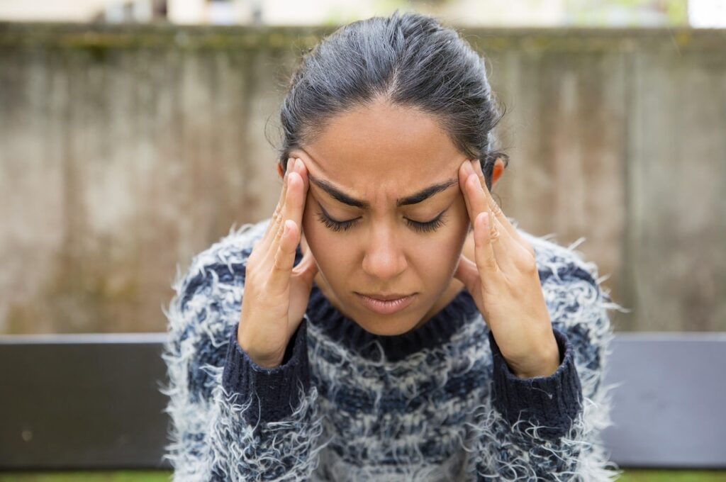 spierspanning door stress bij vrouw